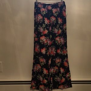 NWT Floral pants with elastic waistband
